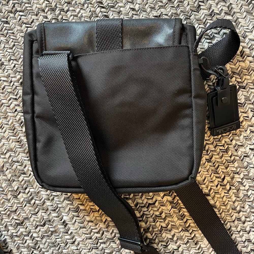 Tumi Alpha Bravo Brattan Ballistic Nylon/Leather Crossbody Travel Bag – Black - Picture 2 of 4